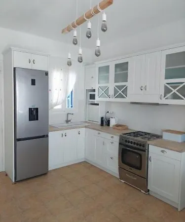 Harmonia Beach House בית נופש Kímolos